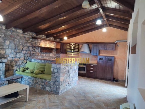 ΠΩΛΕΙΤΑΙ ΠΕΤΡΙΝΗ ΜΟΝΟΚΑΤΟΙΚΙΑ ΜΕ ΘΕΑ ΣΤΗ ΛΑΜΙΑ ΚΩΔ. 16132ΓΛ