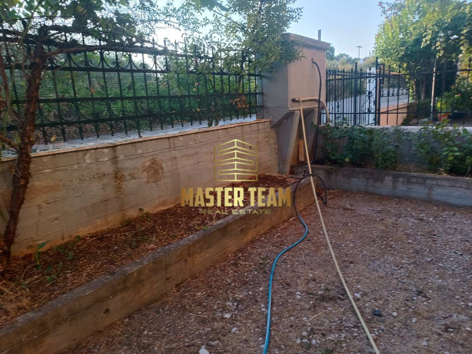 Πωλείται Τριώροφο Κτίριο στο Σ.Σ. Λιανοκλαδίου 14124ΡΖ