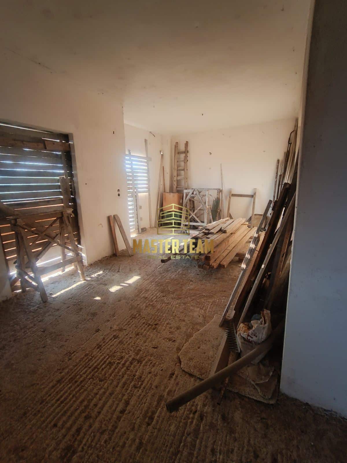 Πωλείται Τριώροφο Κτίριο στο Σ.Σ. Λιανοκλαδίου 14124ΡΖ
