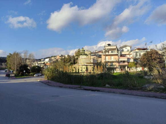 ΠΩΛΕΙΤΑΙ ΟΙΚΟΠΕΔΟ 1300ΤΜ ΣΕ ΚΟΜΒΙΚΟ ΣΗΜΕΙΟ ΣΤΗ ΛΑΜΙΑ ΚΩΔ. 82106ΓΛ