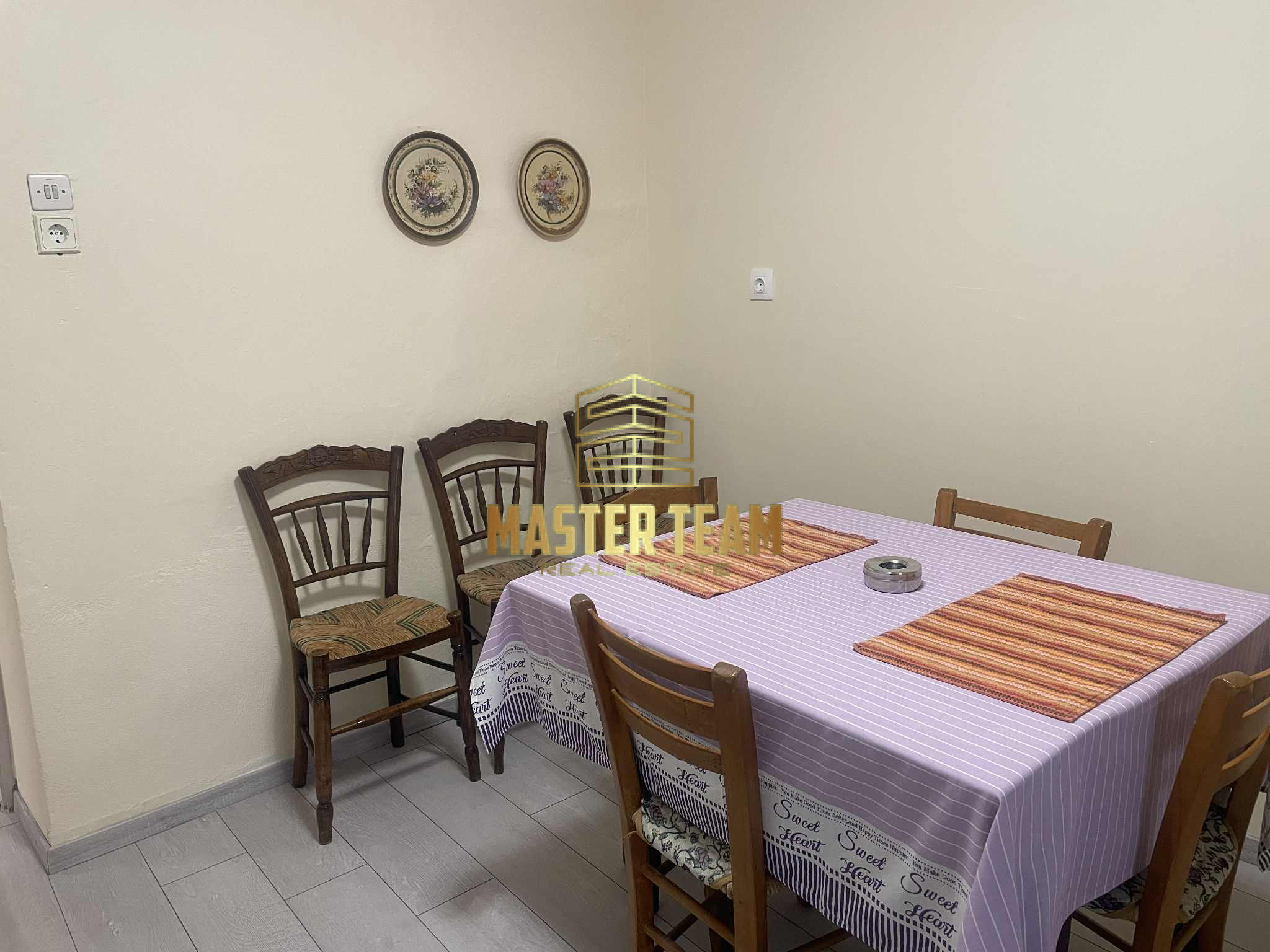 728f305d-7f3a-4e7f-bf69-e317607c67f1 Ενοικιάζεται Εξαιρετική Πέτρινη Ανακαινισμένη Κατοικία στο Κέντρο στη Λαμία, ΚΩΔ. 20261ΓΛ