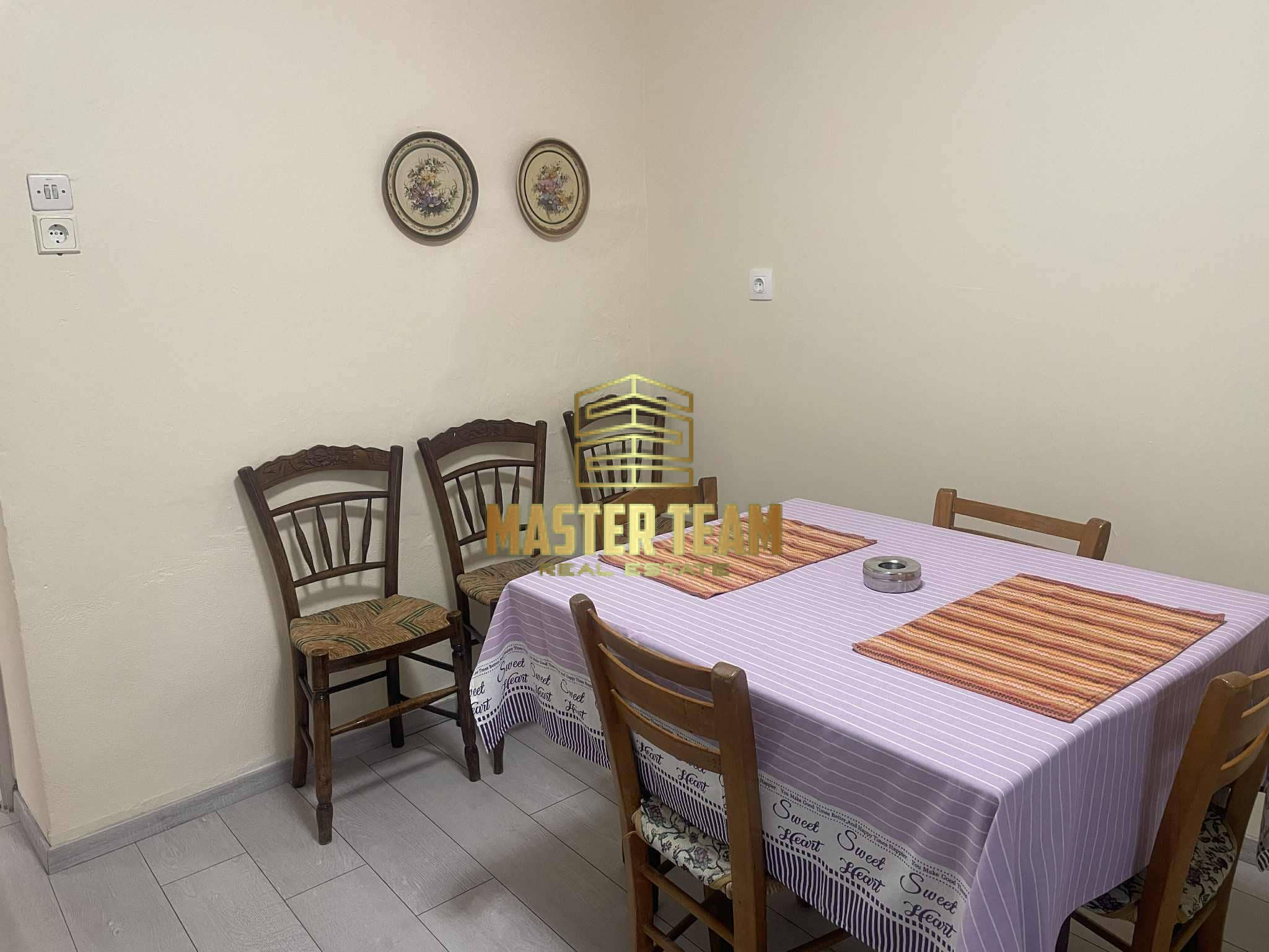 ΠΩΛΕΙΤΑΙ ΕΞΑΙΡΕΤΙΚΗ ΠΕΤΡΙΝΗ ΑΝΑΚΑΙΝΙΣΜΕΝΗ ΚΑΤΟΙΚΙΑ ΣΤΟ ΚΕΝΤΡΟ ΚΩΔ 14145ΓΛ