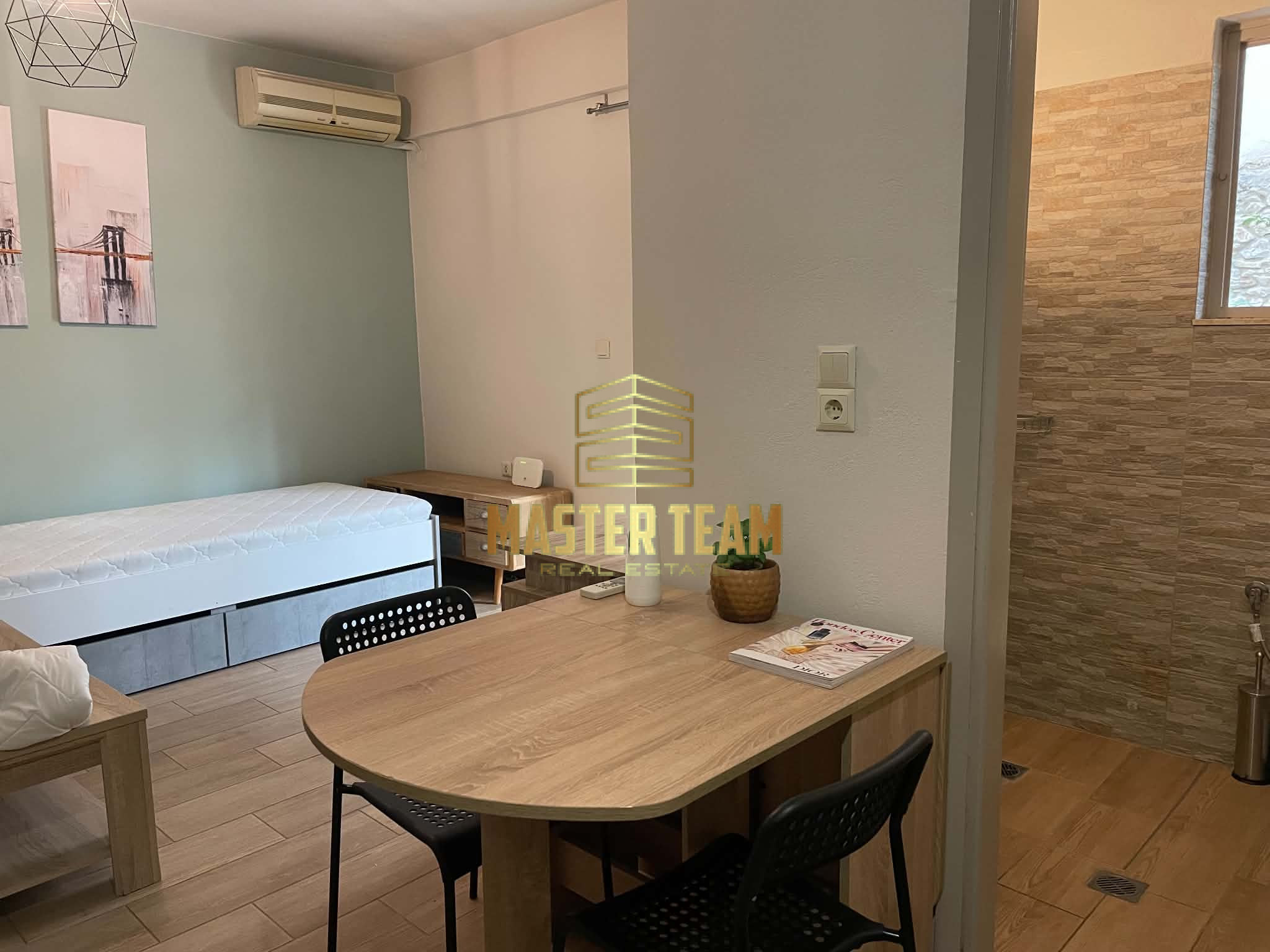 5a7a98fa-590f-4760-8163-f18c6680d360 ΛΑΜΙΑ – Ενοικιάζεται προσεγμένο στούντιο, κέντρο Λαμίας 250€ 13124ΜΓ