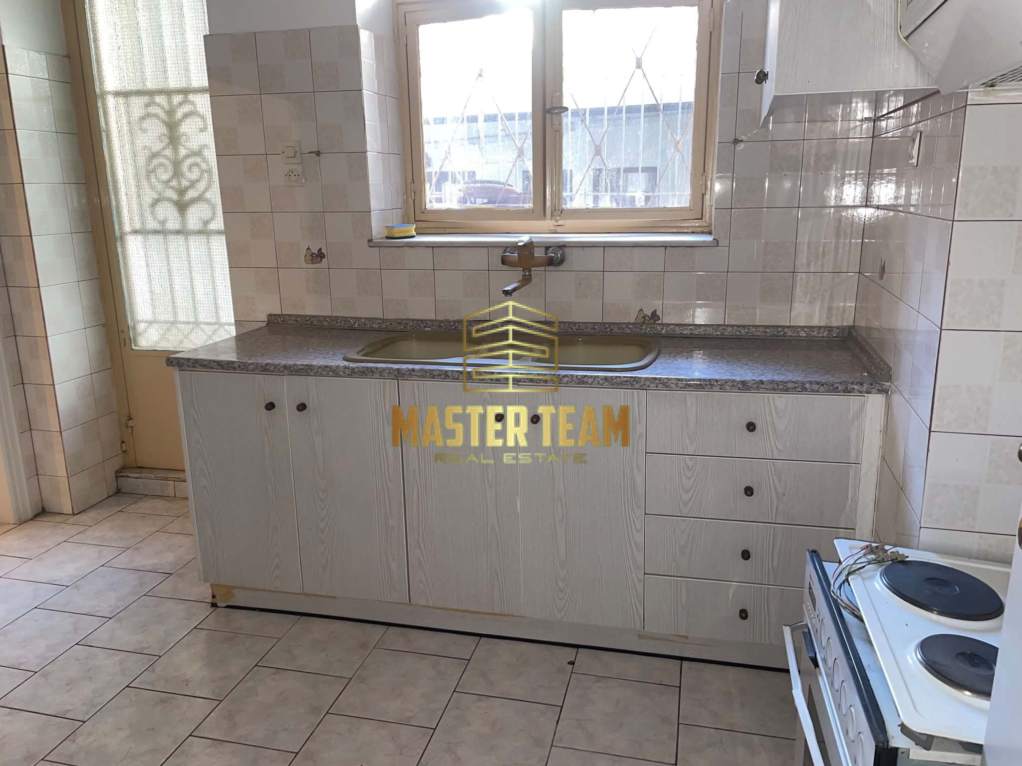 🏡 ΕΝΟΙΚΙΑΖΕΤΑΙ ΙΣΟΓΕΙΟ ΠΕΤΡΙΝΟ ΔΙΑΜΕΡΙΣΜΑ – 350€/ΜΗΝΑ ΚΩΔ 20314ΓΛ