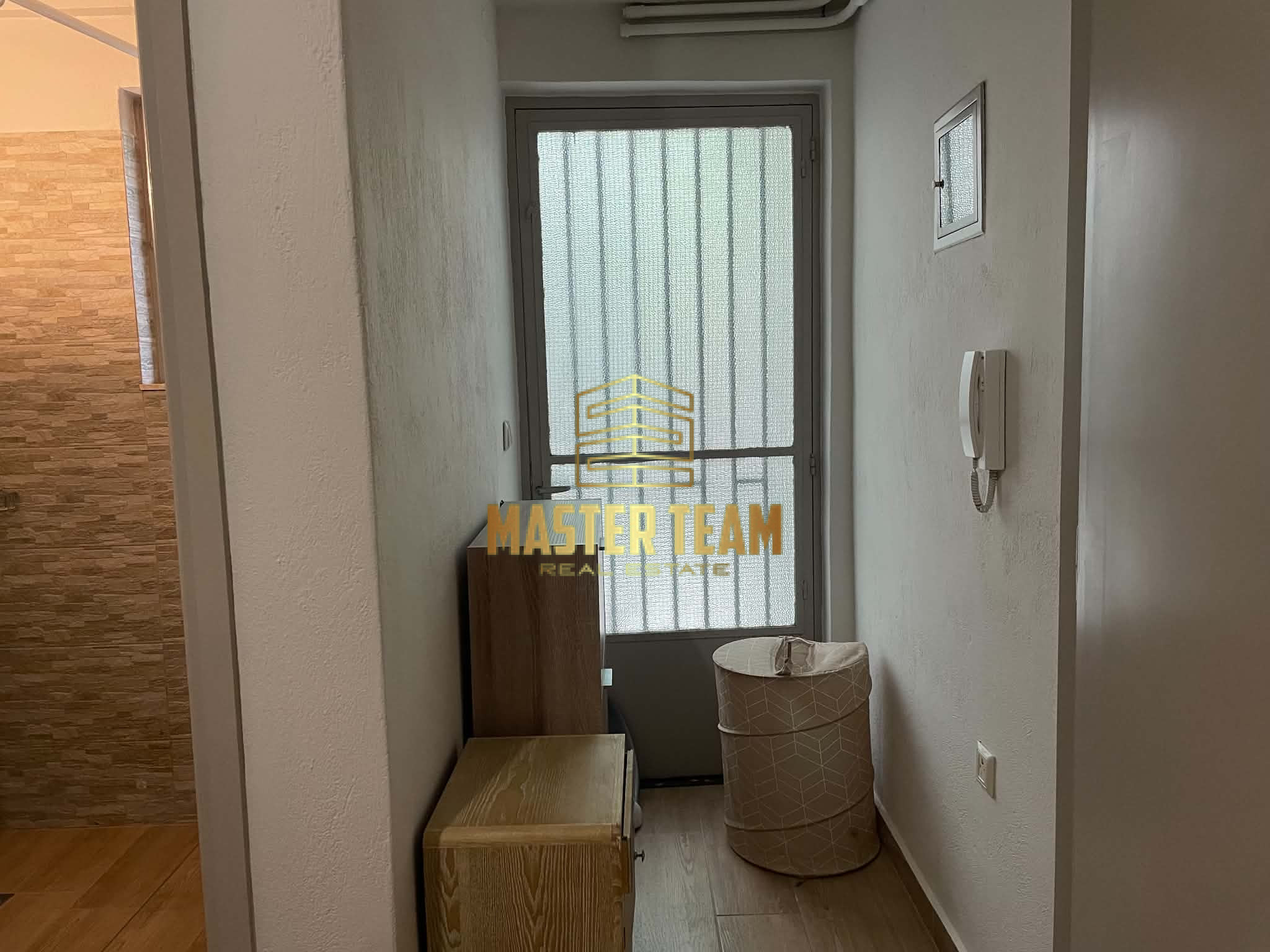 c67ad570-9cce-4ffc-96ed-d4569b1a256a ΛΑΜΙΑ – Ενοικιάζεται προσεγμένο στούντιο, κέντρο Λαμίας 250€ 13124ΜΓ