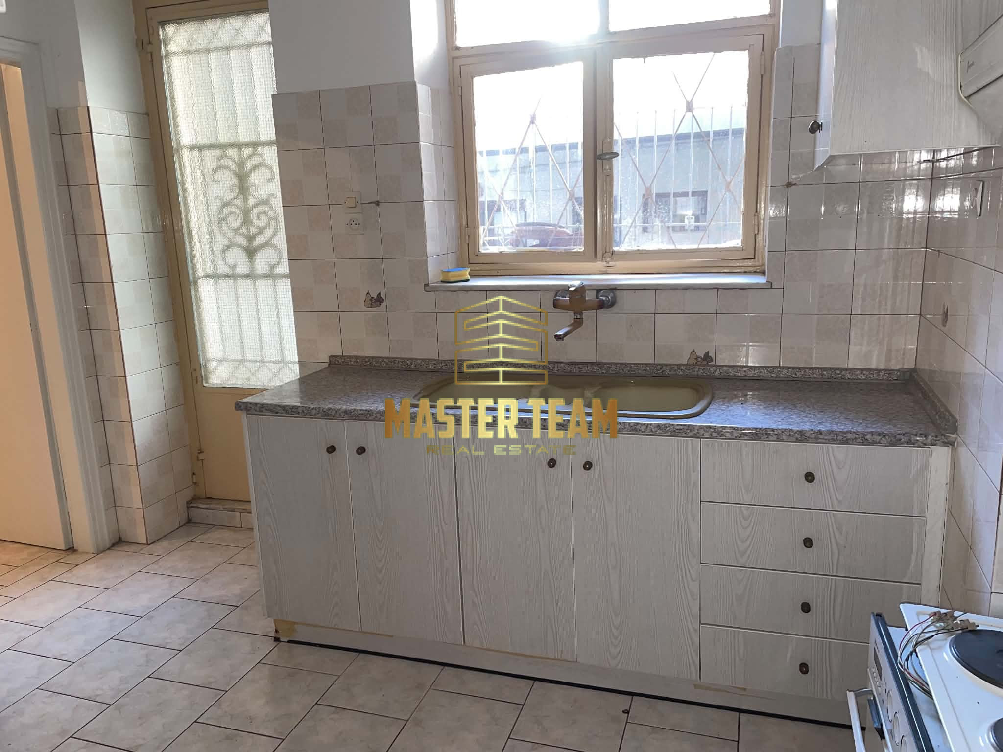 🏡 ΕΝΟΙΚΙΑΖΕΤΑΙ ΙΣΟΓΕΙΟ ΠΕΤΡΙΝΟ ΔΙΑΜΕΡΙΣΜΑ – 350€/ΜΗΝΑ ΚΩΔ 20314ΓΛ