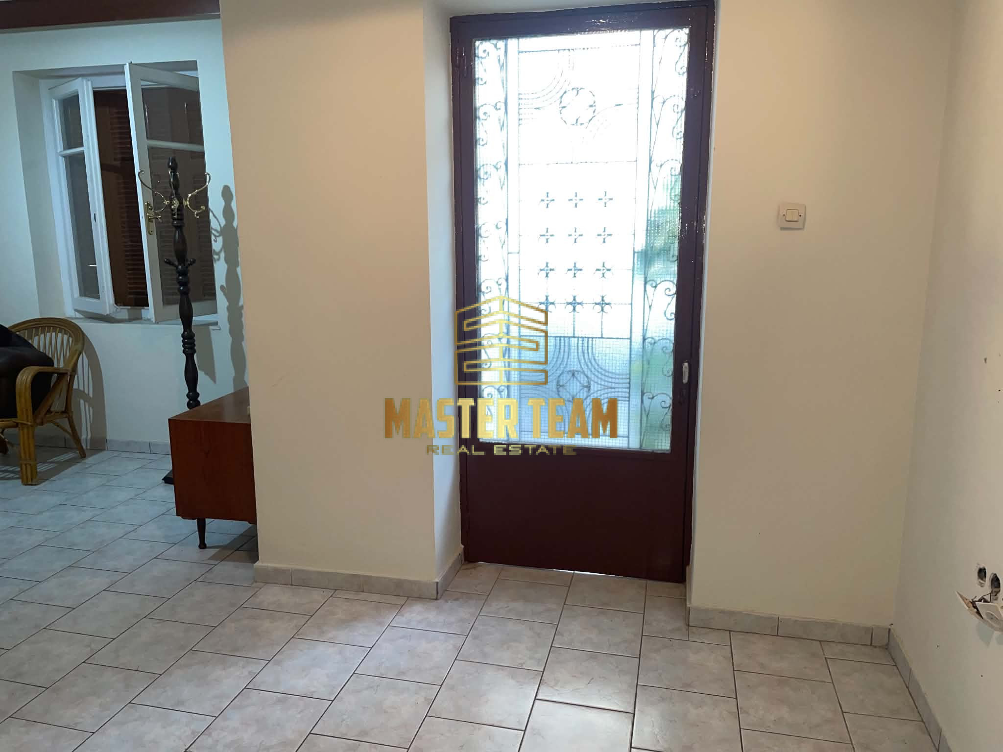 🏡 ΕΝΟΙΚΙΑΖΕΤΑΙ ΙΣΟΓΕΙΟ ΠΕΤΡΙΝΟ ΔΙΑΜΕΡΙΣΜΑ – 350€/ΜΗΝΑ ΚΩΔ 20314ΓΛ